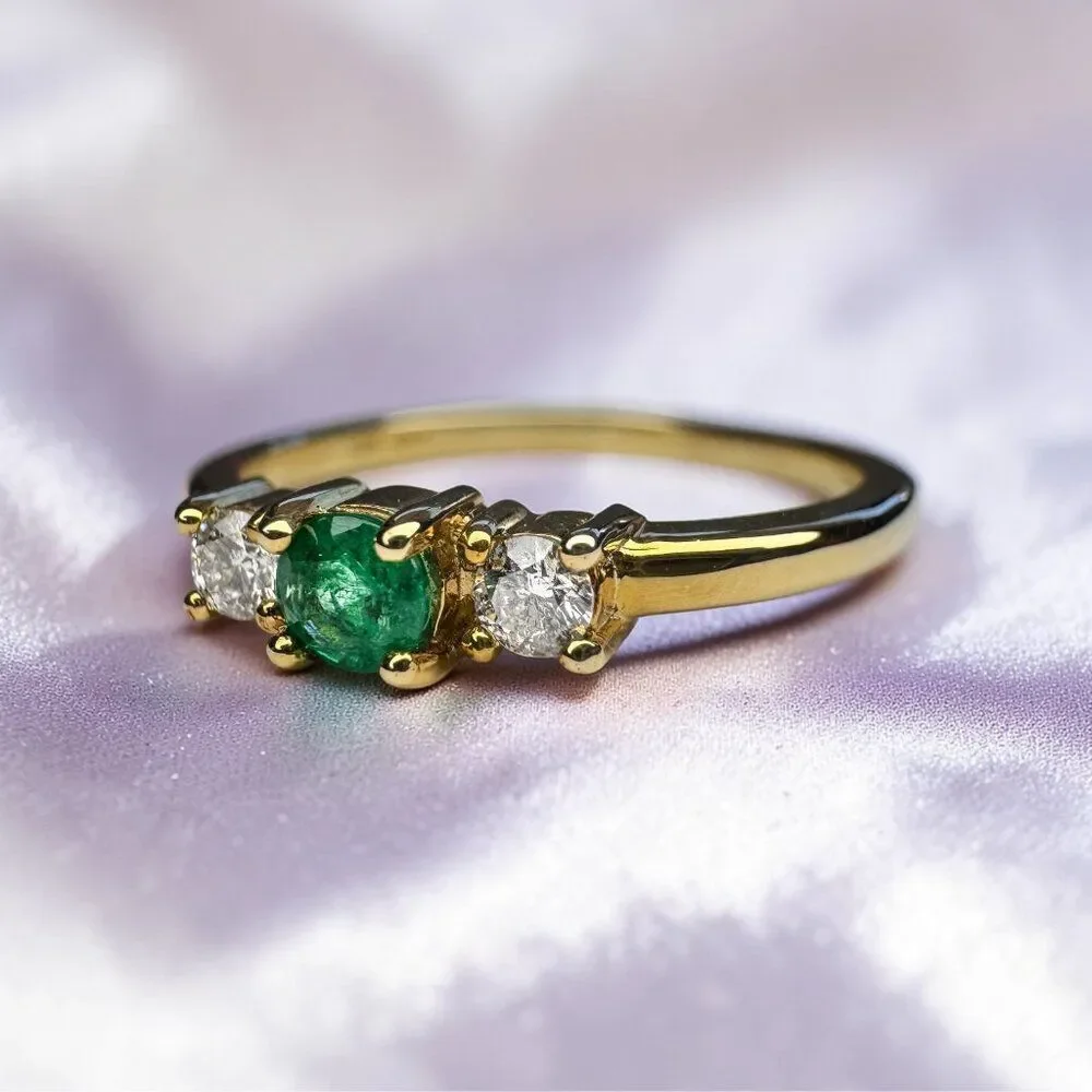 ESTATE- 10K Gold- Natural Emerald & Diamond Ring- Three Stone 1/4ct-Size 8 -2.2g